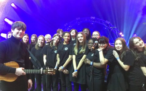 QEA choir support Jake Bugg in hometown concert