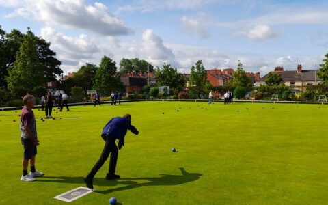 Year 8 students enjoy a sunny morning at Mansfield Bowling Club