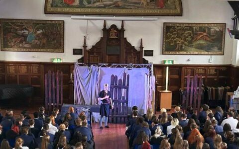 Quantum Theatre perform Macbeth for QEA students